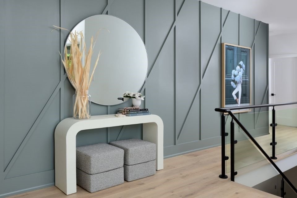 How to Choose the Best Console Table for a Hallway