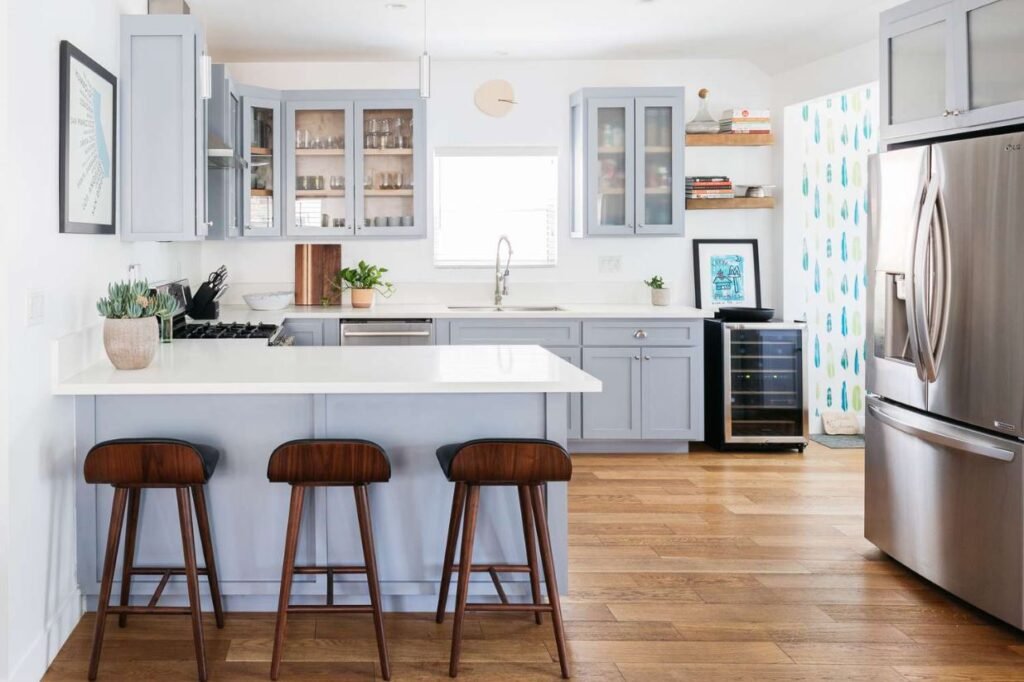 Space-saving small kitchen countertop design